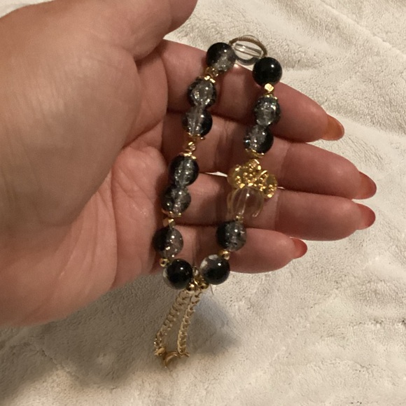 Elegant Black and Gold Beaded Bracelet - Picture 6 of 7
